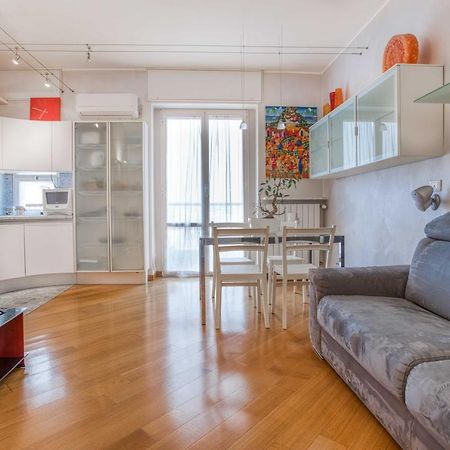 밀라노 Joivy Vibrant Flat With Balcony 아파트 외부 사진