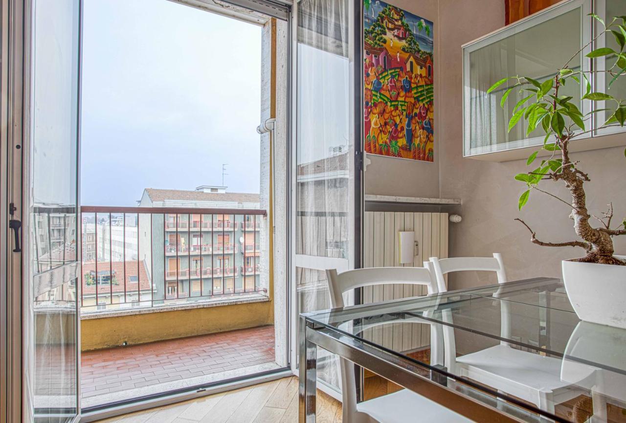밀라노 Joivy Vibrant Flat With Balcony 아파트 외부 사진