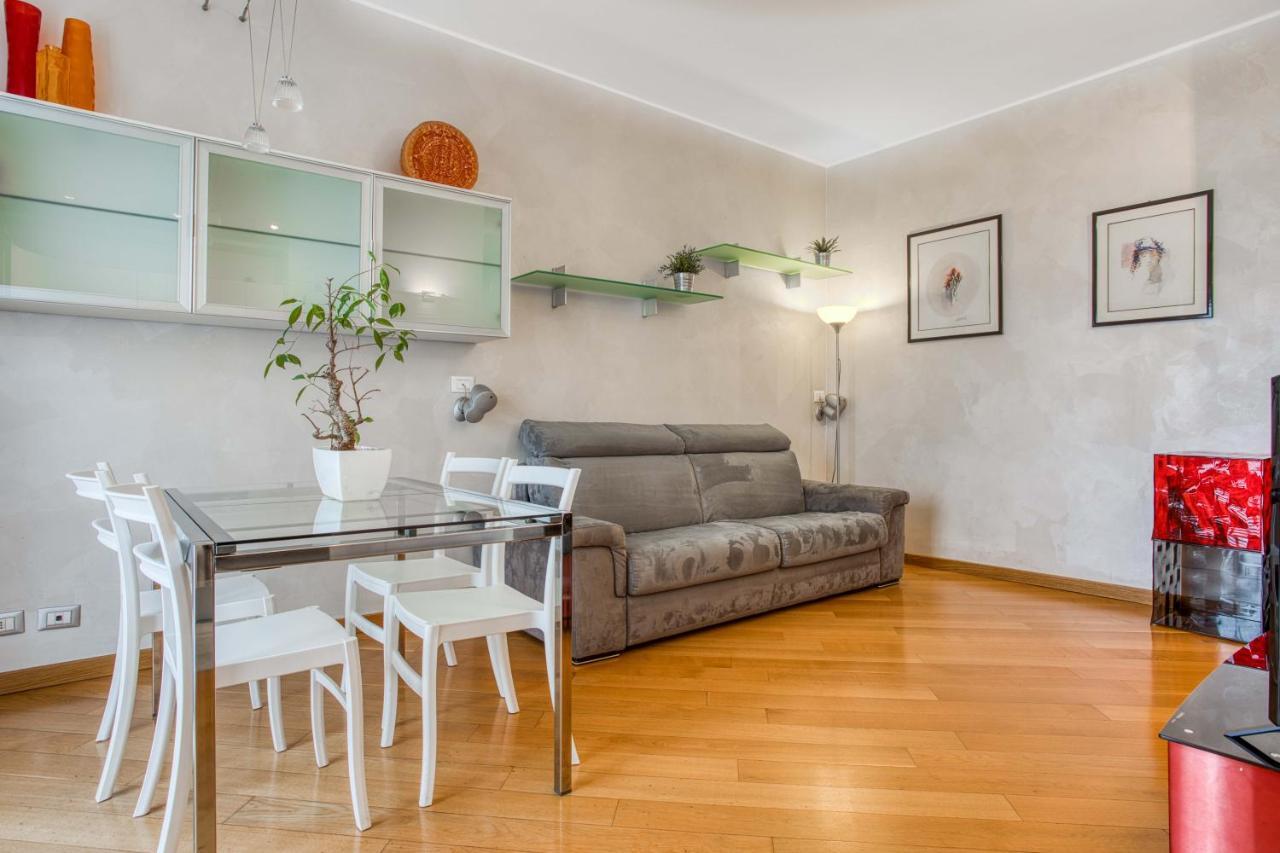 밀라노 Joivy Vibrant Flat With Balcony 아파트 외부 사진